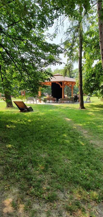 Juna2 - Nowoczesny Apartament W Centrum Z Widokiem Na Park Pruszków Kültér fotó