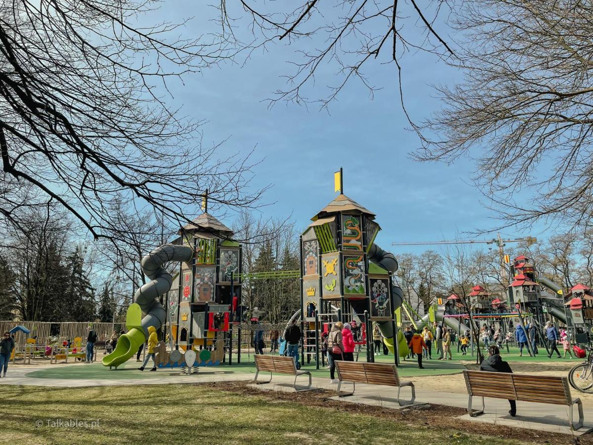 Juna2 - Nowoczesny Apartament W Centrum Z Widokiem Na Park Pruszków Kültér fotó